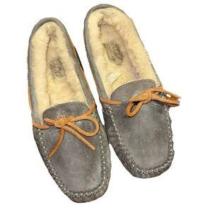 UGG Australia Dakota Slippers Pewter Grey SZ 6 In Fair Condition Casual Comfy
